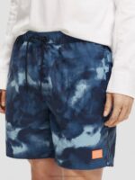 άνδρες εμπριμέ tie-dye σορτς μαγιό μεσαίου μήκους ναυτική βαφή γραβάτας 0J8D689 είδη ένδυσης Scotch & Soda - Image 8