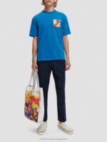 άνδρες T-shirt με οργανικά έργα τέχνης με χαλαρή εφαρμογή μπλε της ίριδας 0J8D360 είδη ένδυσης Scotch & Soda - Image 2
